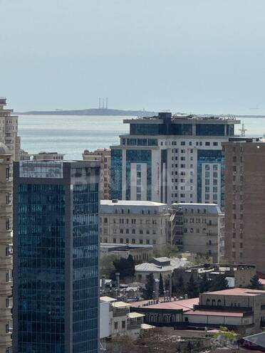 Продается 3-комн. новостройка 138 м², м. Низами, photo 1 from 10