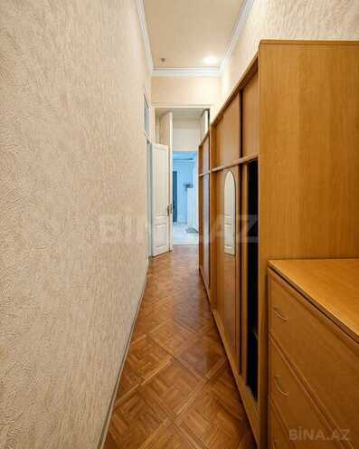 Satılır 4 otaqlı köhnə tikili 120 m², Sahil m., photo 21 from 32