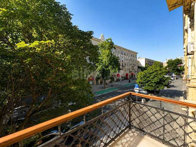 Satılır 4 otaqlı köhnə tikili 120 m², Sahil m., photo 18 from 32