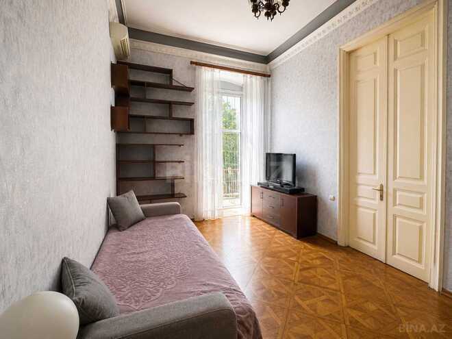 Satılır 4 otaqlı köhnə tikili 120 m², Sahil m., photo 16 from 32
