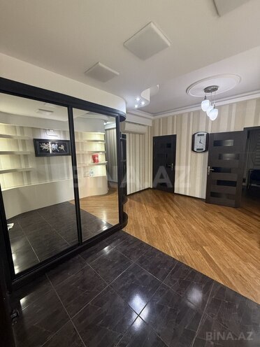 Сдаётся 3-комн. новостройка 120 м², photo 1 from 16