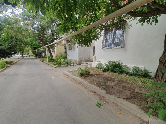 Satılır 3 otaqlı köhnə tikili 70 m², Qara Qarayev m., photo 1 from 18