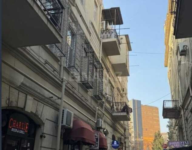 Satılır 3 otaqlı köhnə tikili 75 m², 28 May m., photo 1 from 12