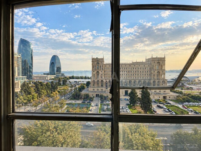 Satılır 3 otaqlı köhnə tikili 100 m², 28 May m., photo 1 from 17