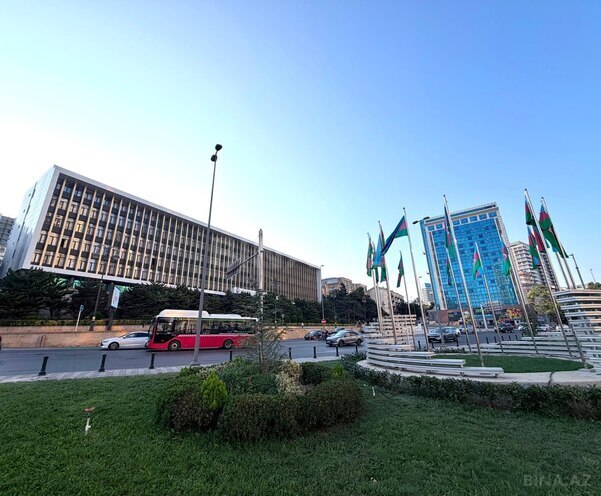 Продаётся 4-комн. вторичка 92 м², м. Низами, photo 1 from 14