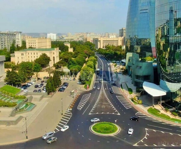 Продается 2-комн. вторичка 70 м², м. Ичеришехер, photo 1 from 13