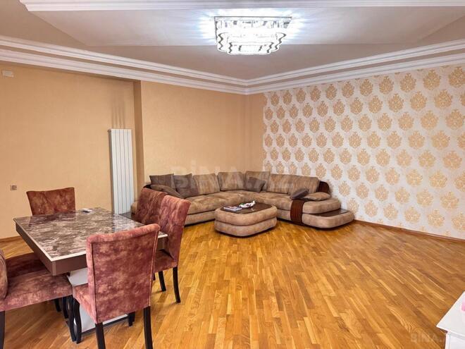 Сдаётся 3-комн. новостройка 130 м², м. 8 ноября, photo 1 from 17