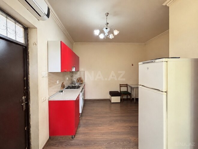 Продаётся 3-комн. вторичка 63 м², м. Низами, photo 3 from 11