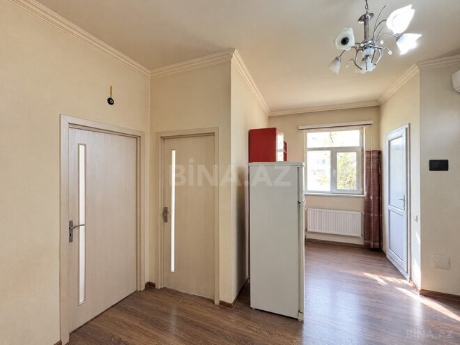 Продаётся 3-комн. вторичка 63 м², м. Низами, photo 7 from 11