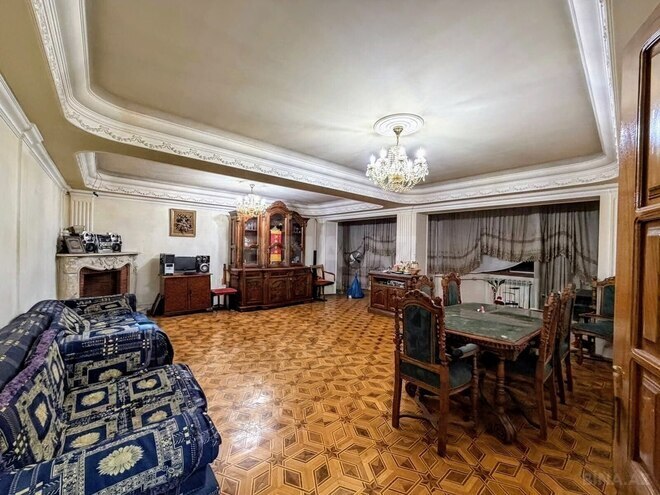 Satılır 4 otaqlı köhnə tikili 110 m², Gənclik m., photo 1 from 10