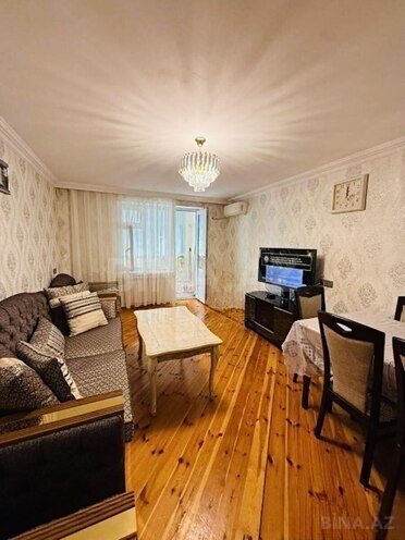 Продается 3-комн. вторичка 70 м², м. Иншаатчылар, photo 1 from 14