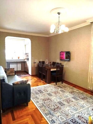 Satılır 2 otaqlı köhnə tikili 40 m², Bakıxanov q., photo 1 from 18