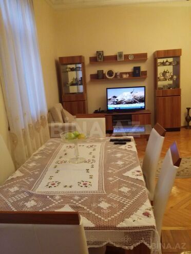 İcarəyə verilir 3 otaqlı köhnə tikili 90 m², Sahil m., photo 1 from 14