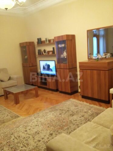 İcarəyə verilir 3 otaqlı köhnə tikili 90 m², Sahil m., photo 3 from 14