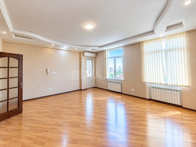 Сдаётся 3-комн. офис 150 м², Насиминский  р., photo 1 from 9