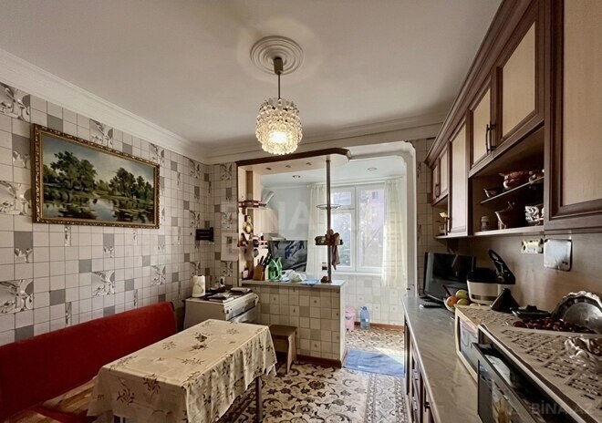 Satılır 3 otaqlı köhnə tikili 85 m², 8 Noyabr m., photo 5 from 10