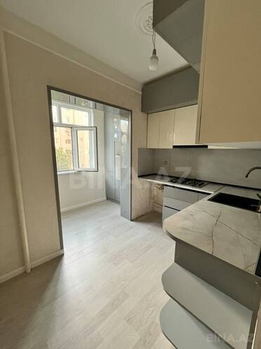 Satılır 2 otaqlı köhnə tikili 65 m², Xalqlar Dostluğu m., photo 3 from 12