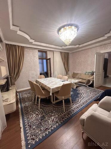 Сдается 3-комн. новостройка 120 м², м. Кара Караев, photo 1 from 14