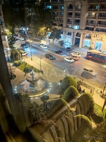 Продается 4-комн. вторичка 192 м², м. Низами, photo 1 from 32