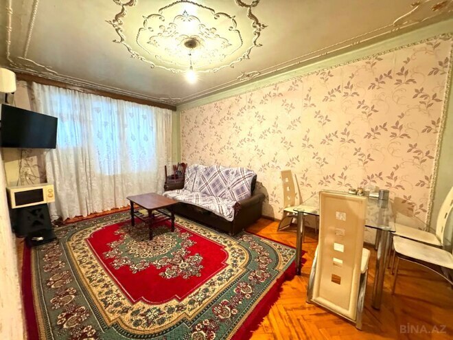Продается 3-комн. вторичка 70 м², м. Нефтчиляр, photo 6 from 10