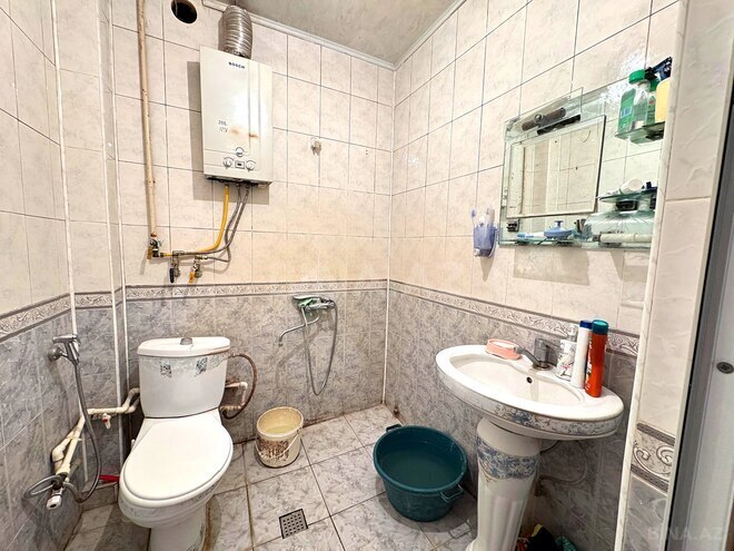 Продается 3-комн. вторичка 70 м², м. Нефтчиляр, photo 9 from 10