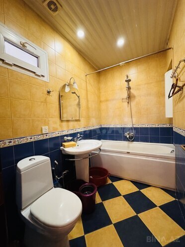 Satılır 4 otaqlı köhnə tikili 96 m², Sahil m., photo 17 from 20