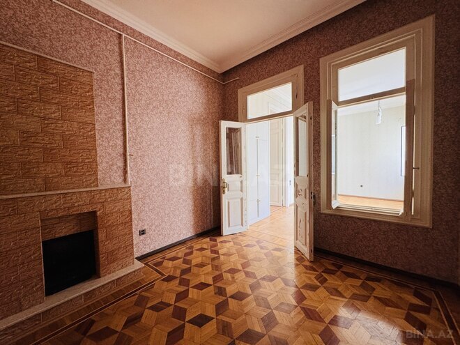 Satılır 4 otaqlı köhnə tikili 96 m², Sahil m., photo 9 from 20