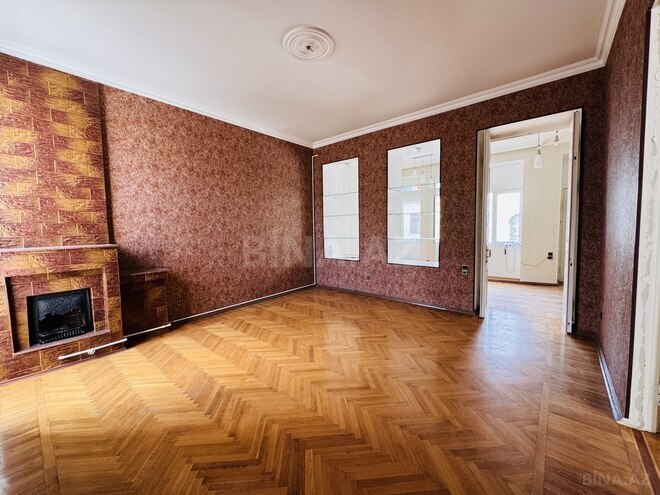 Satılır 4 otaqlı köhnə tikili 96 m², Sahil m., photo 12 from 20