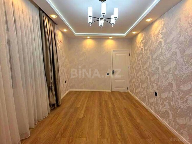 Продается 2-комн. вторичка 65 м², м. Ази Асланов, photo 1 from 12