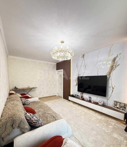 Satılır 4 otaqlı köhnə tikili 110 m², İnşaatçılar m., photo 1 from 14