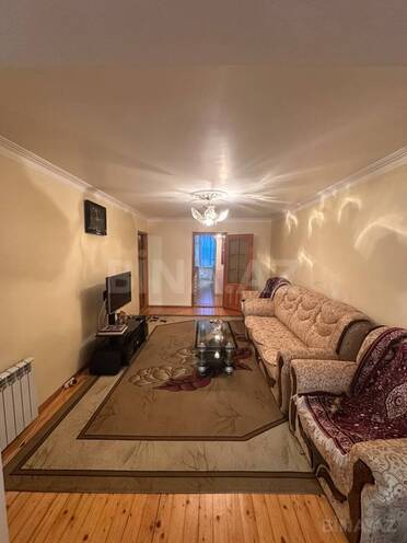 Satılır 8 otaqlı köhnə tikili 150 m², İnşaatçılar m., photo 1 from 17