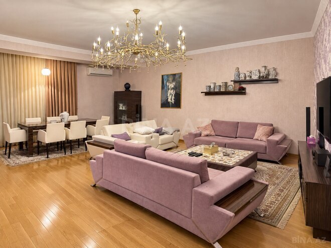 Satılır 4 otaqlı yeni tikili 190 m², 28 May m., photo 1 from 12