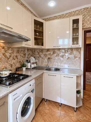 Продаётся 4-комн. вторичка 80 м², м. Нефтчиляр, photo 9 from 10