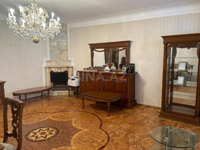 Satılır 4 otaqlı köhnə tikili 140 m², Nəsimi r., photo 1 from 9