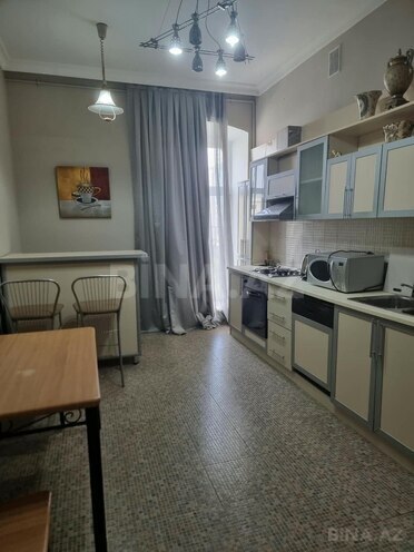 İcarəyə verilir 3 otaqlı köhnə tikili 130 m², Nizami m., photo 5 from 11