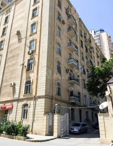 Сдаётся 3-комн. новостройка 130 м², м. Низами, photo 1 from 12