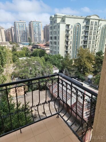 İcarəyə verilir 3 otaqlı köhnə tikili 130 m², Nizami m., photo 1 from 10