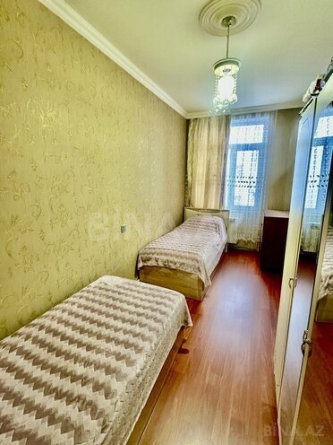 Продается 2-комн. вторичка 50 м², м. Кара Караев, photo 6 from 11