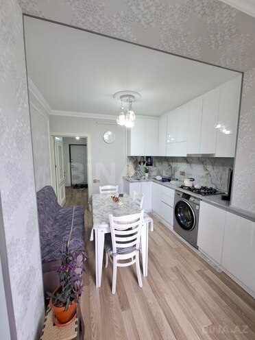 Продается 2-комн. вторичка 65 м², м. Ази Асланов, photo 1 from 17