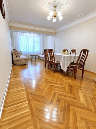 Satılır 3 otaqlı köhnə tikili 95 m², İnşaatçılar m., photo 1 from 12
