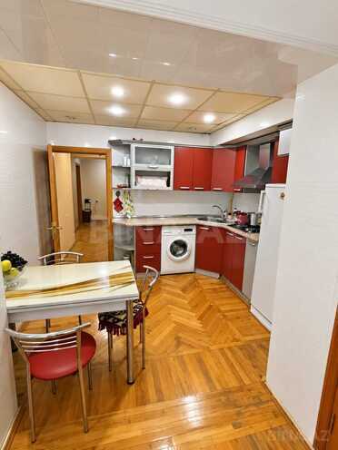 Satılır 3 otaqlı köhnə tikili 95 m², İnşaatçılar m., photo 8 from 12