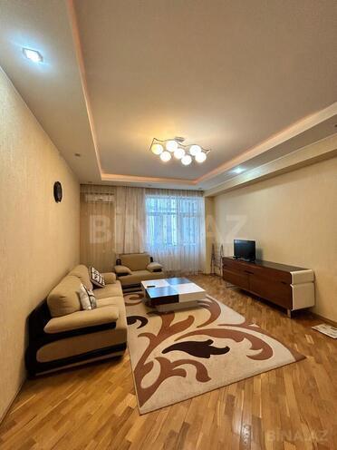 Сдаётся 3-комн. новостройка 110 м², м. Низами, photo 1 from 13