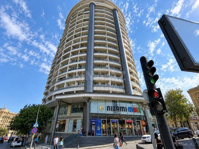 Продается 3-комн. новостройка 123 м², м. Низами, photo 1 from 16