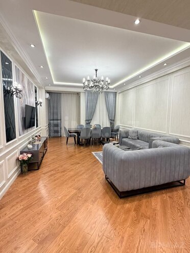 Satılır 4 otaqlı yeni tikili 164.5 m², 8-ci mikrorayon q., photo 1 from 31