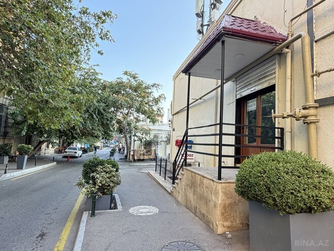 Satılır 2 otaqlı köhnə tikili 36 m², Sahil m., photo 1 from 12