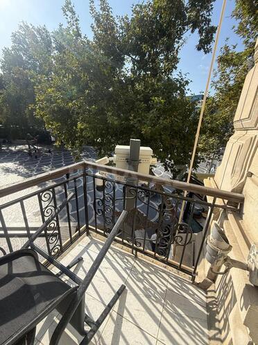 Satılır 1 otaqlı köhnə tikili 40 m², Sahil m., photo 3 from 13