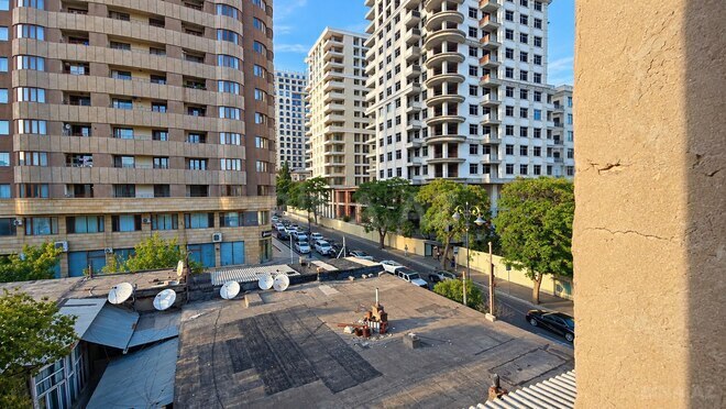 Продается 3-комн. вторичка 70 м², м. 28 мая, photo 1 from 11