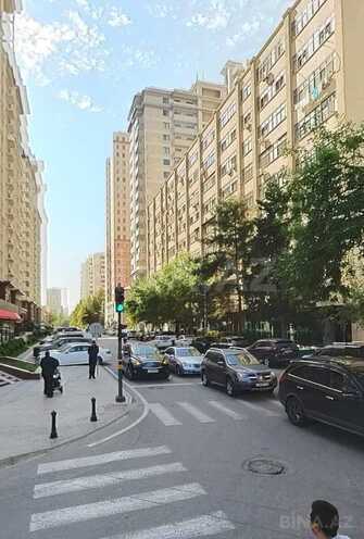 Satılır 4 otaqlı köhnə tikili 110 m², Elmlər Akademiyası m., photo 1 from 18