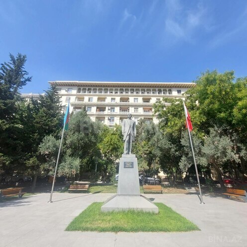 Satılır 2 otaqlı köhnə tikili 90 m², Nəsimi r., photo 1 from 18