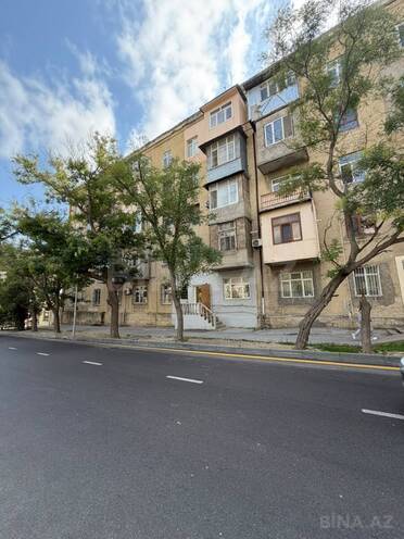Продается 2-комн. вторичка 70 м², м. Элмляр Академиясы, photo 1 from 15